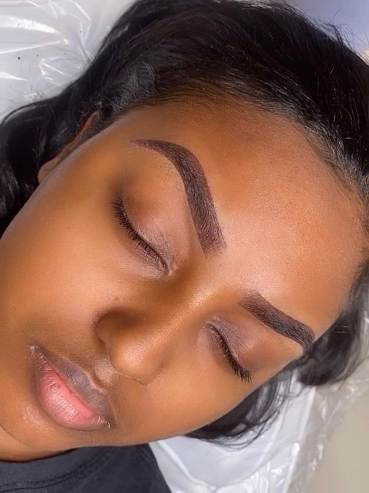 Retouche Sourcils — vue de côté